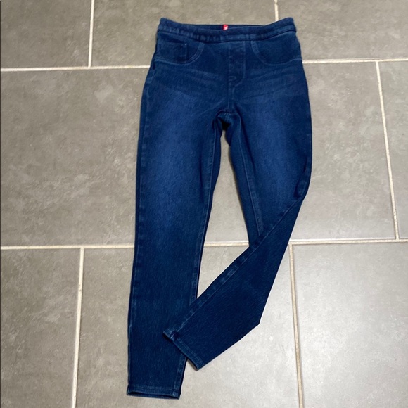 Levi's Blue Jeans - Picture 4 of 5